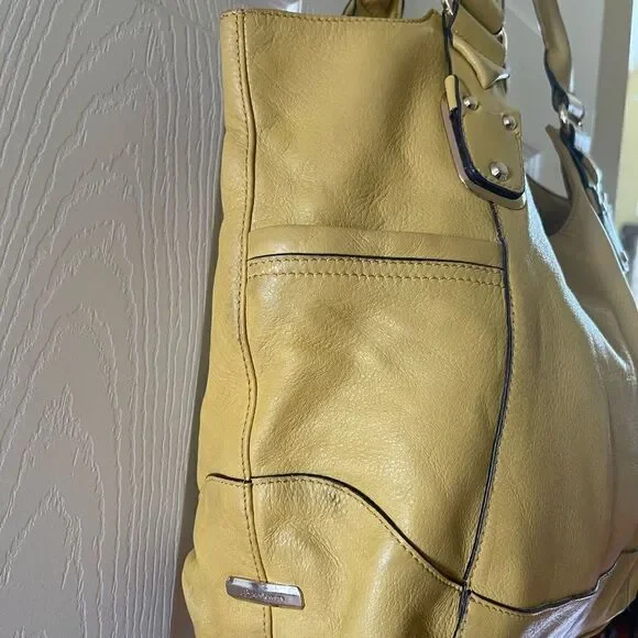 B Makowsky soft leather yellow mustard large shoulder bag gold tone Har… - Picture 4 of 13